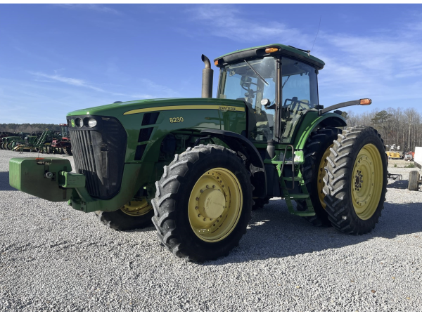Трактор John Deere 8230 (2008)