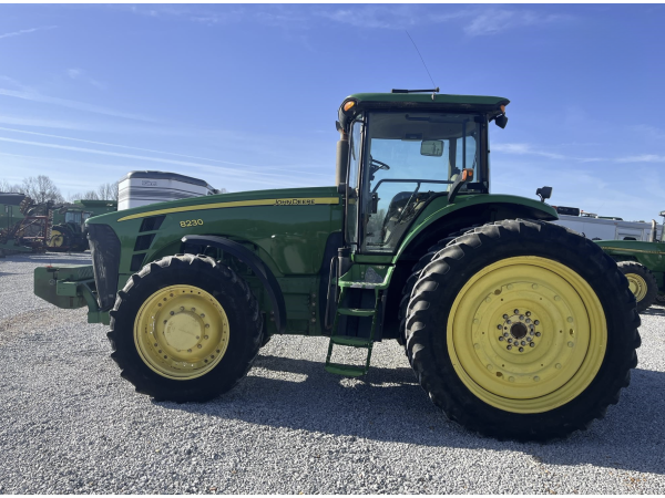 Трактор John Deere 8230 (2008)