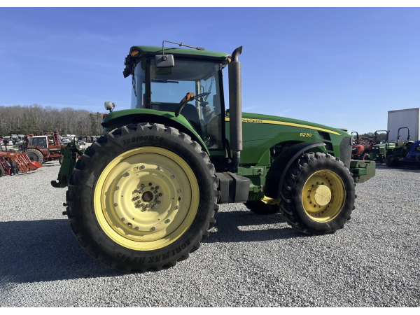 Трактор John Deere 8230 (2008)