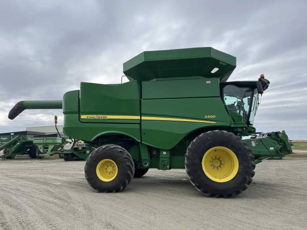 Комбайн John Deere S690  (2017)