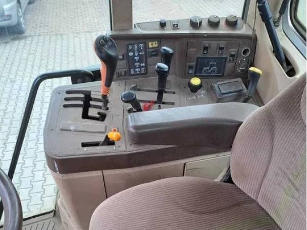 Трактор John Deere 6910S (2001)