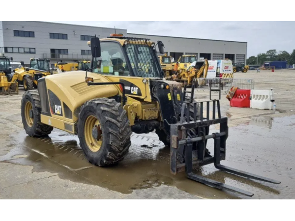Телескопічний навантажувач Caterpillar TH408D (2018)