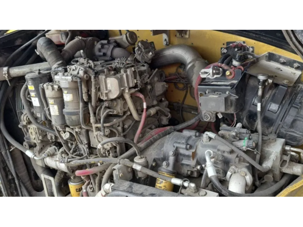 Телескопічний навантажувач Caterpillar TH408D (2018)