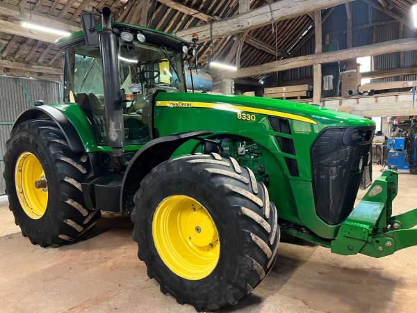  Трактор John Deere 8330 (2009)