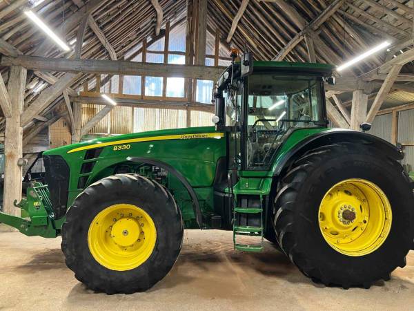  Трактор John Deere 8330 (2009)