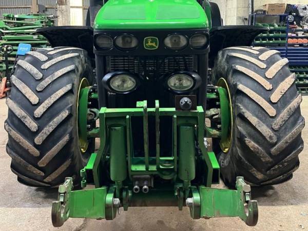  Трактор John Deere 8330 (2009)