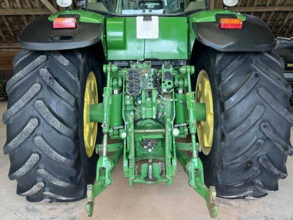  Трактор John Deere 8330 (2009)