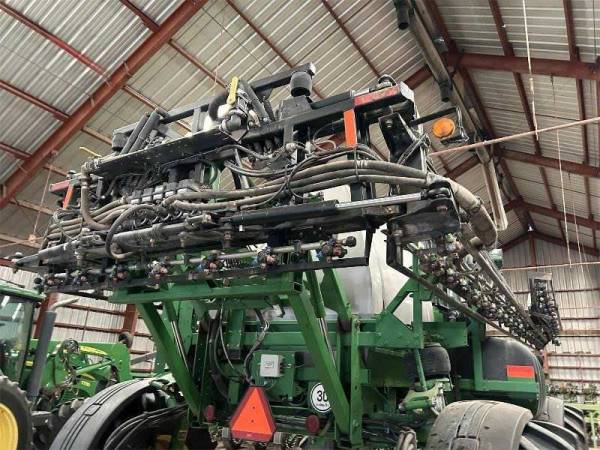 Самохідний обприскувач John Deere 4830 (2009)