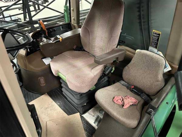 Самохідний обприскувач John Deere 4830 (2009)