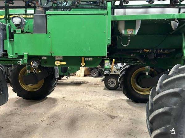 Самохідний обприскувач John Deere 4830 (2009)