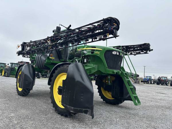 Самохідний обприскувач John Deere 4730 (2010)