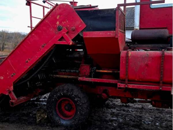 Самохідний гарбузозбиральний комбайн 57