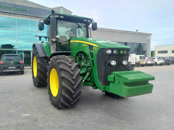 Трактор John Deere 8320R (2011)
