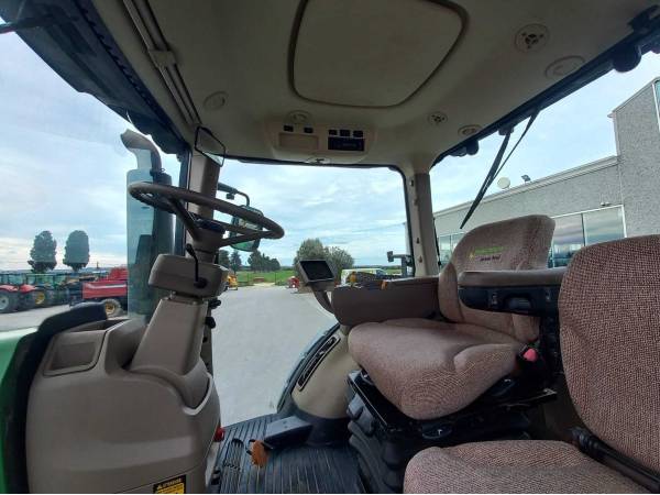 Трактор John Deere 8320R (2011)