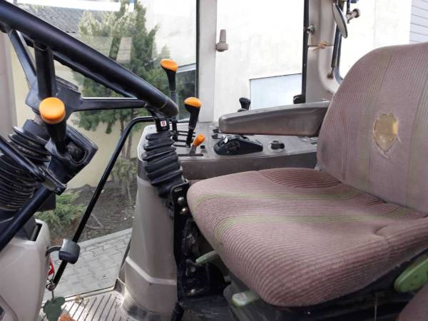 Трактор John Deere 6220 (2004)