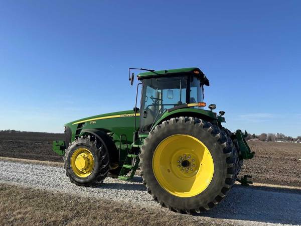 Трактор John Deere 8130 (2007)