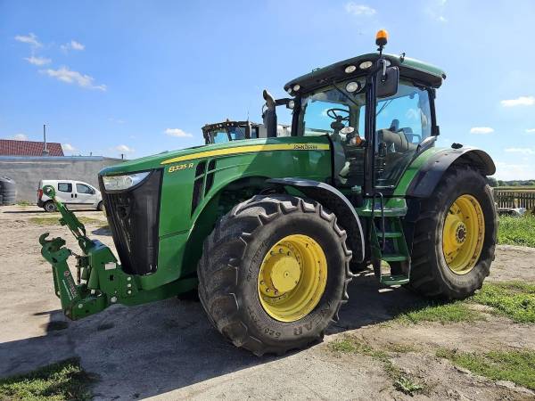Трактор John Deere 8335R (2013)