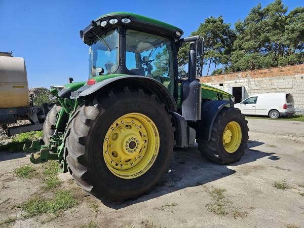 Трактор John Deere 8335R (2013)