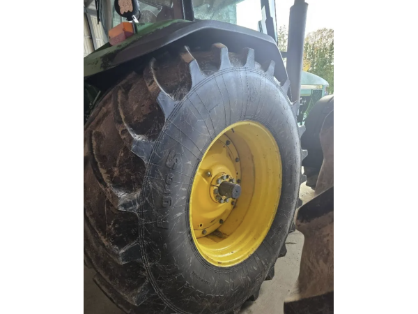 Трактор John Deere 8310 (2001)