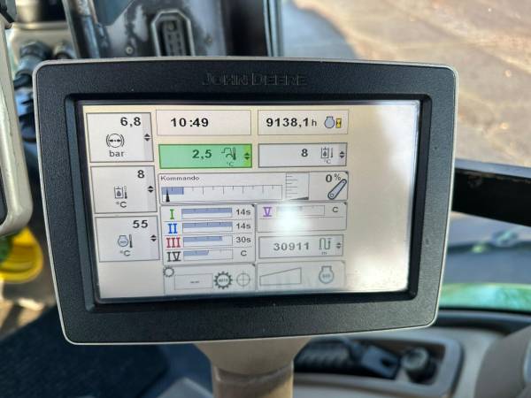 Трактор John Deere 8335R (2013)