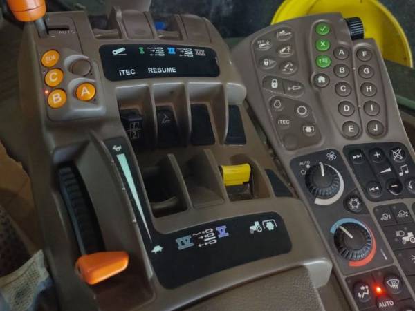 Трактор John Deere 7200R (2012)
