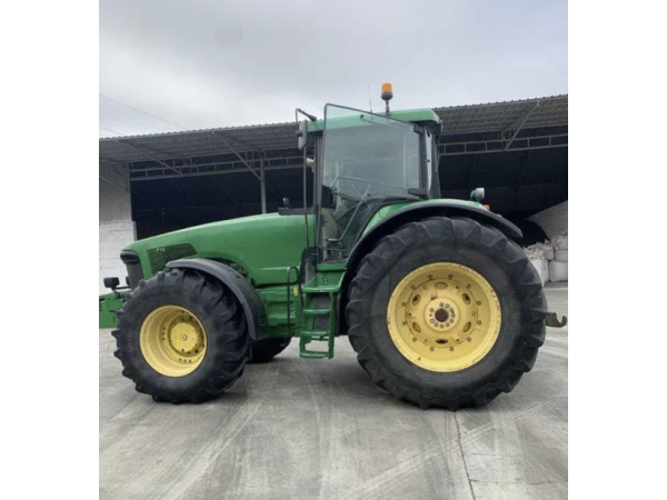 Трактор John Deere 8220 (2005)