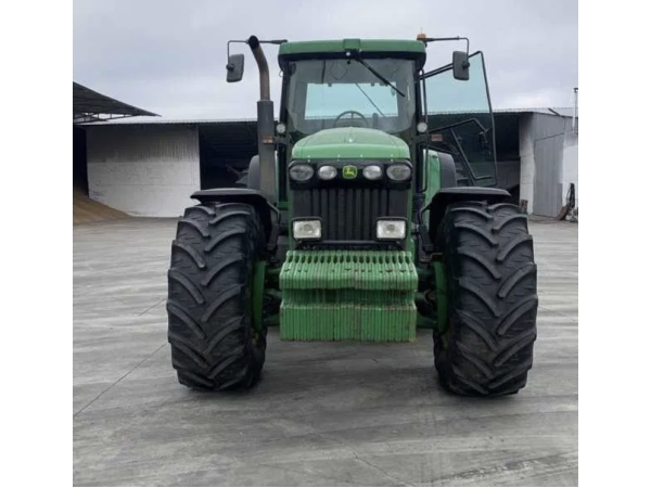 Трактор John Deere 8220 (2005)
