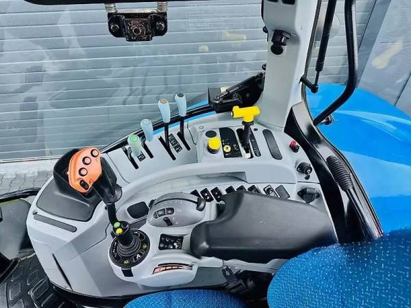Трактор New Holland T7.220 (2015)