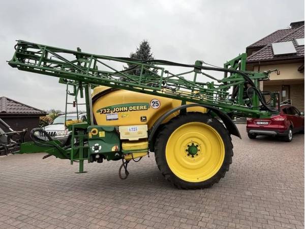 Причіпний обприскувач John Deere 732 (2011)