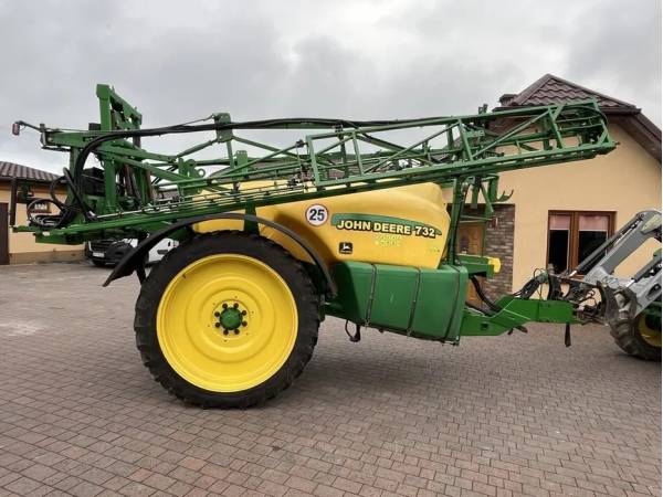 Причіпний обприскувач John Deere 732 (2011)