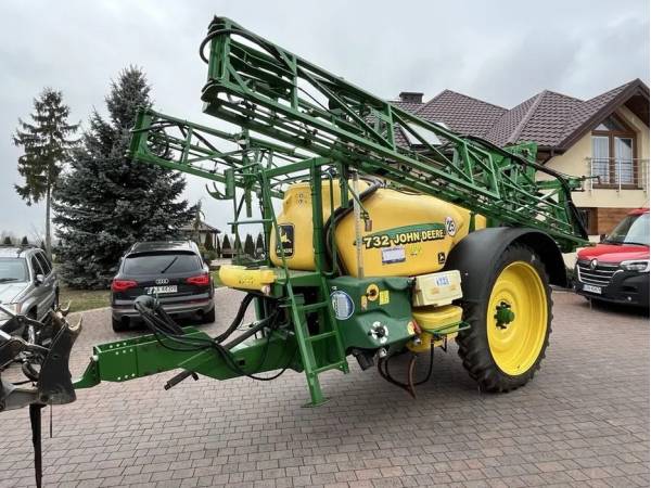 Причіпний обприскувач John Deere 732 (2011)