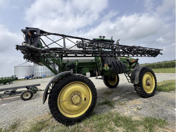 Самохідний обприскувач John Deere 4730 (2012)
