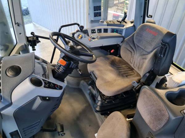 Трактор Claas Axion 820 (2012)