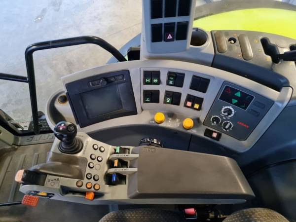 Трактор Claas Axion 820 (2012)