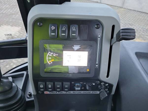 Экскаватор-погрузчик JCB 3DX Plus (2025)