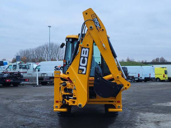 Экскаватор-погрузчик JCB 3DX Plus (2025)