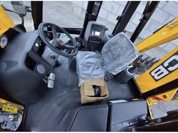 Экскаватор-погрузчик JCB 3DX Plus (2025)