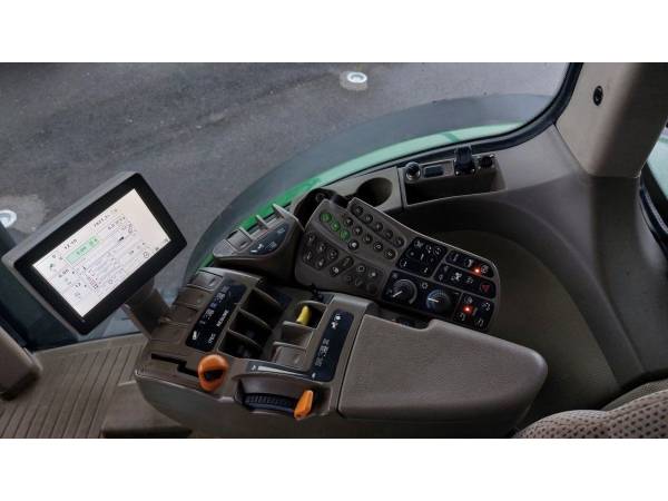 Трактор John Deere 8260 R (2012)