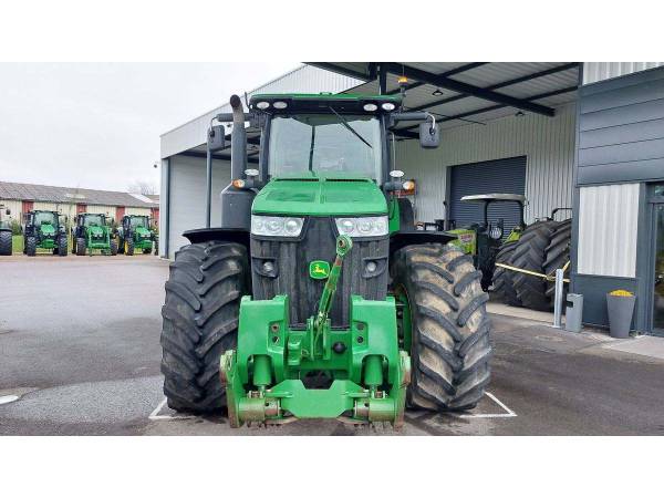 Трактор John Deere 8260 R (2012)
