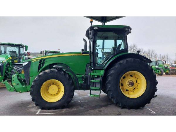 Трактор John Deere 8260 R (2012)