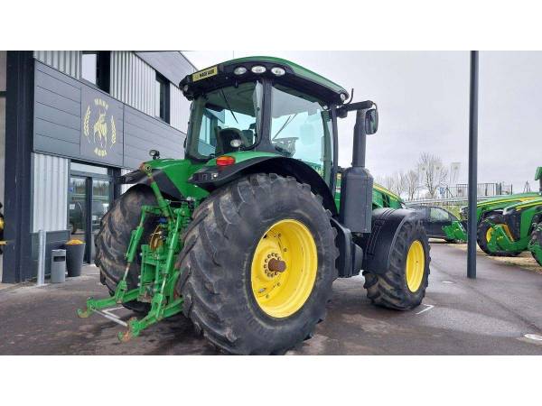 Трактор John Deere 8260 R (2012)