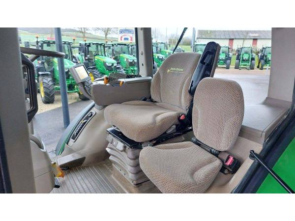 Трактор John Deere 8260 R (2012)