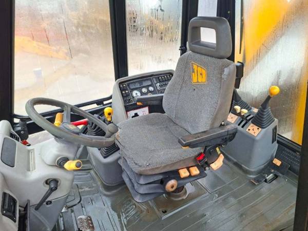 Экскаватор-погрузчик JCB 4CX (2001)