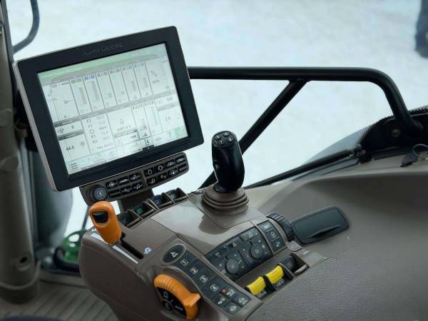 Трактор John Deere 6215R (2016)