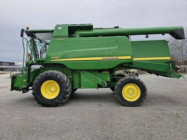 Комбайн John Deere W540 (2011)