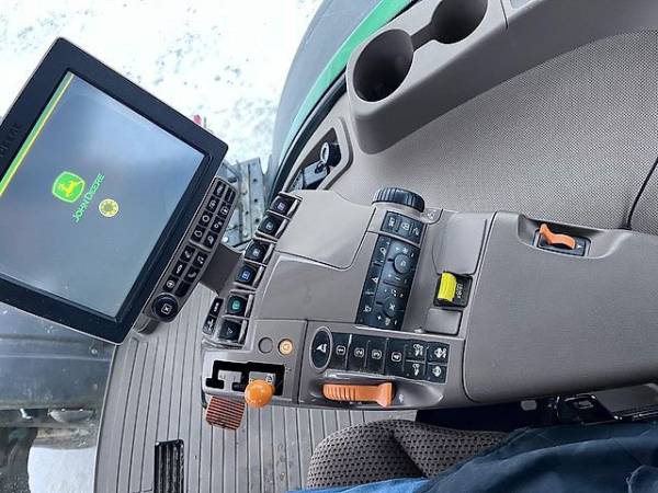 Трактор John Deere 8320R (2015)