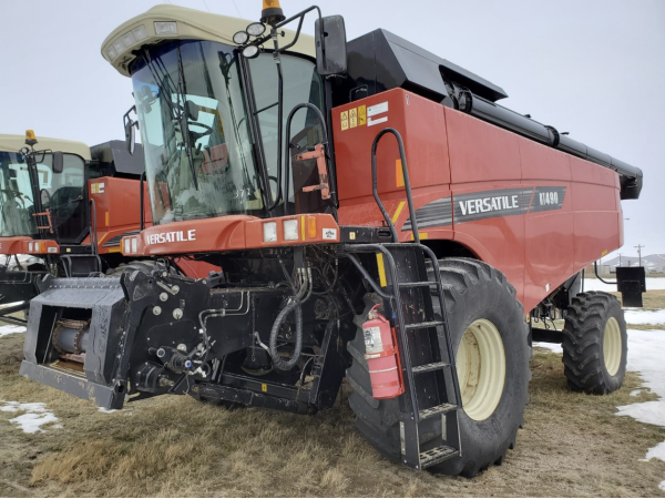 Комбайн Versatile RT490 (2012)