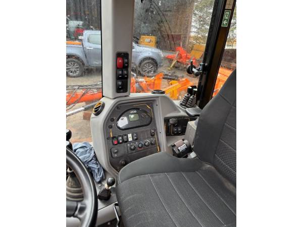 Экскаватор-погрузчик JCB 3CX (2016)