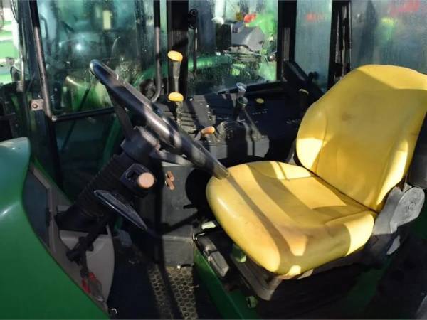 Трактор John Deere 6130 (2008)