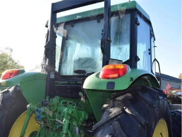 Трактор John Deere 6130 (2008)